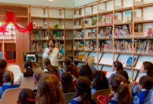 Lee más sobre el artículo Visita de autor en Elementary School Library Villa Maria Academy