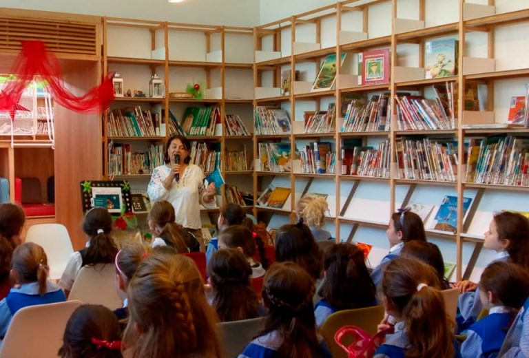 Lee más sobre el artículo Visita de autor en Elementary School Library Villa Maria Academy
